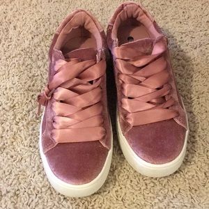 big buddha tennis shoes